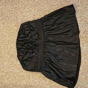 Top with removable straps